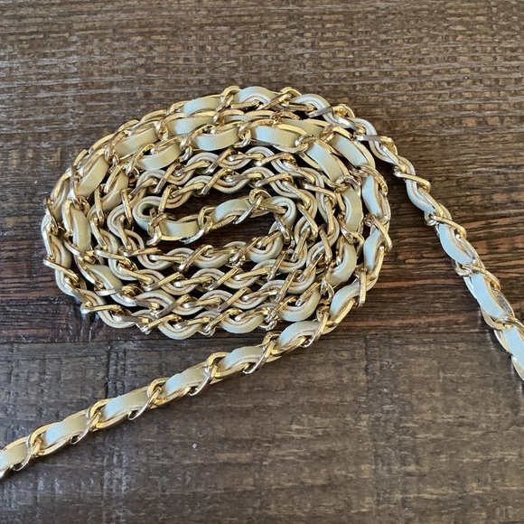 Bebe Sophia quilted crossbody quilted bag with gold detail - Picture 2 of 14